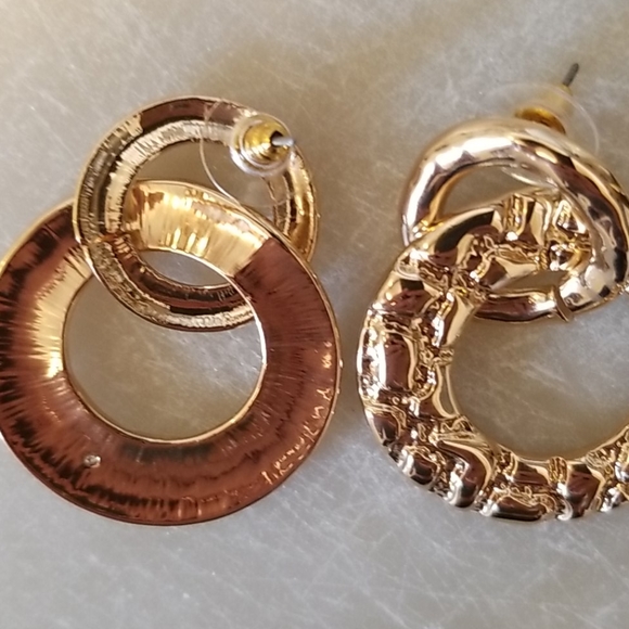 Daisy Fuentes Jewelry Daisy Fuentes Golden Looking Hoop Earrings